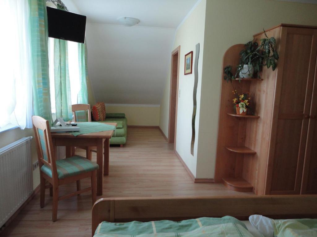 Gaestezimmer Rieder Staatz Bilik gambar